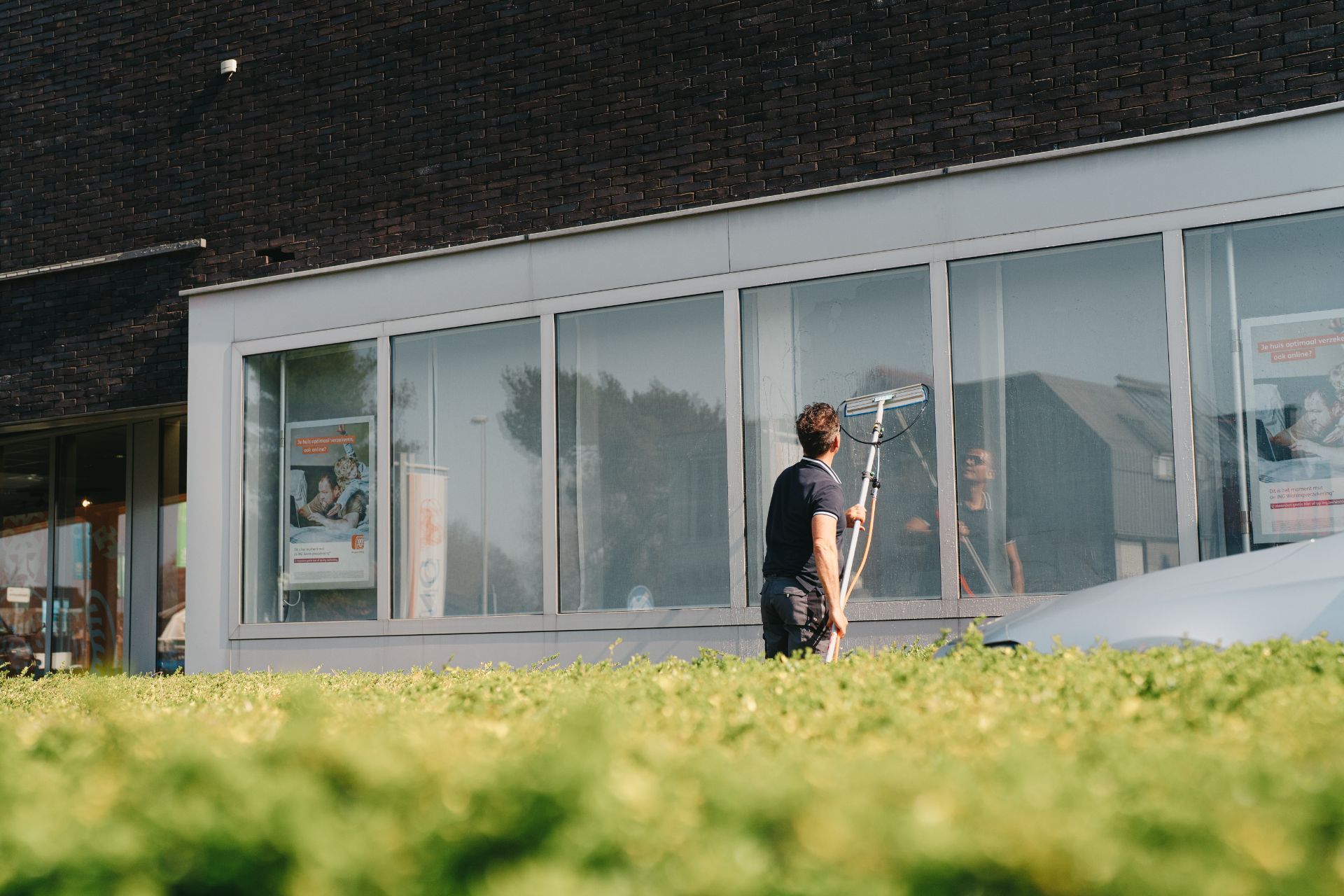 Ramen wassen met juiste gereedschap gebouw